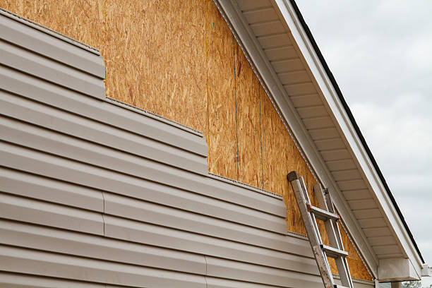 Professional Vinyl Siding technician working in Bowmansville, PA